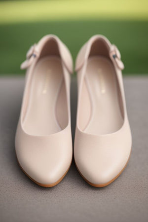 ﻿Beige Women's Shoes: A Blend of Elegance and Versatility