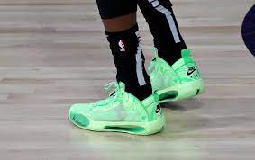 what shoes does kemba walker wear