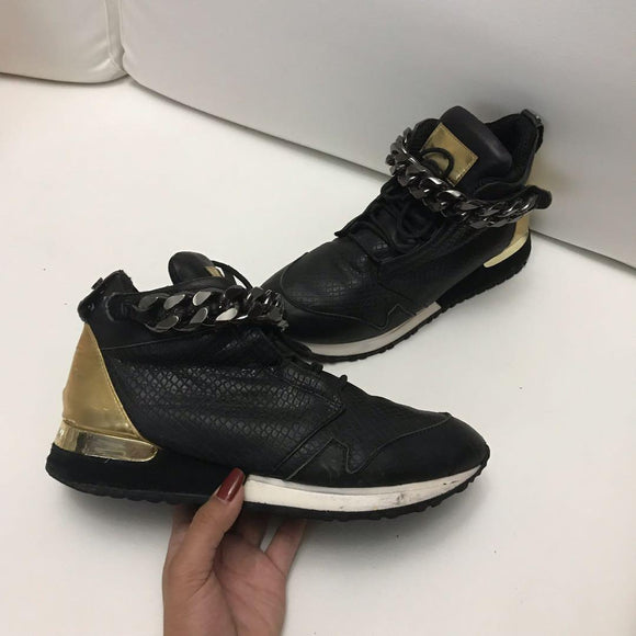 black and gold tennis shoes