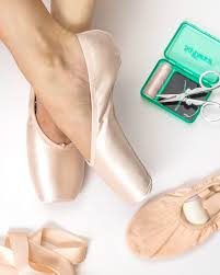 how to tie ballet shoes