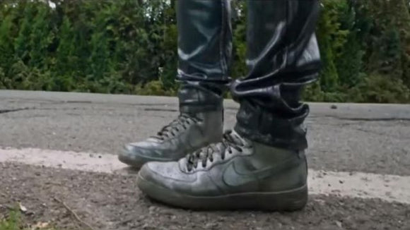 What shoes does quicksilver wear