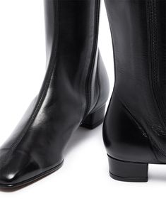 Black Boots: A Perfect Blend of Elegance, Functionality, and Craftsmanship