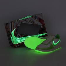 ﻿Glow-in-the-Dark Shoes: Illuminating Style and Innovation