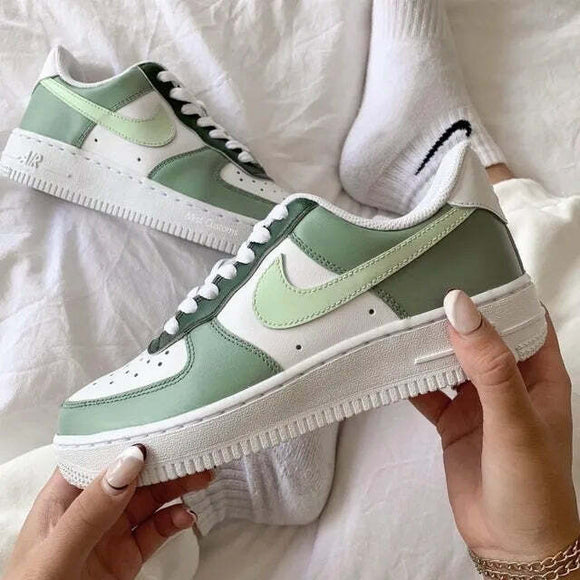 green nike shoes