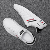 2022 Men&#39;s Casual Shoes Lightweight Breathable Men Shoes Flat Lace-Up Sneakers Men White Business Travel Tenis Masculino